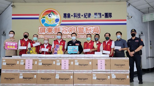 警察守護國人健康　屏東縣警友會理事長王世賢贈2000份快篩試劑 1